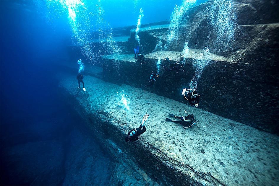 Mystiske 10.000 år gamle undervandsruiner i Japan